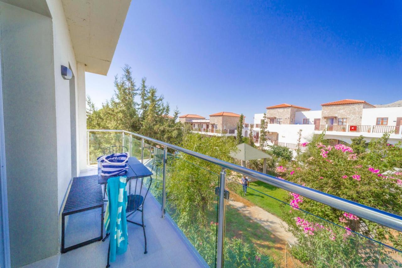 Amaryllis Front Beach Hotel Lartos Exterior photo
