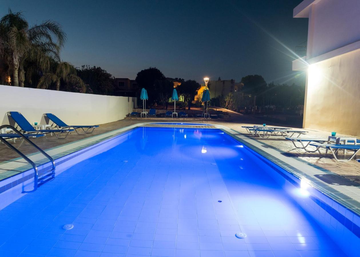 Amaryllis Front Beach Hotel Lartos Exterior photo