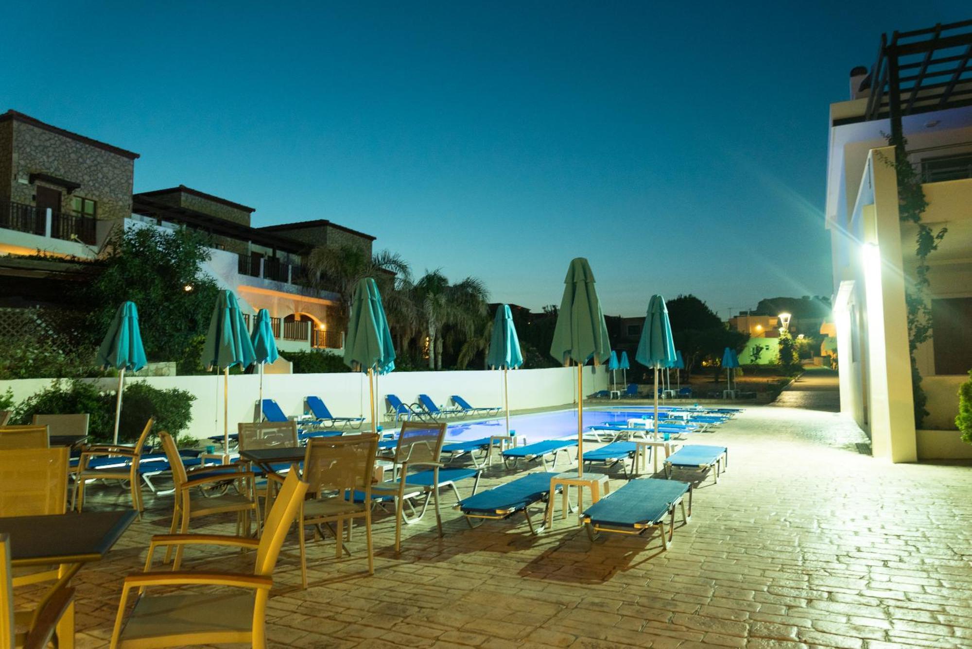 Amaryllis Front Beach Hotel Lartos Exterior photo