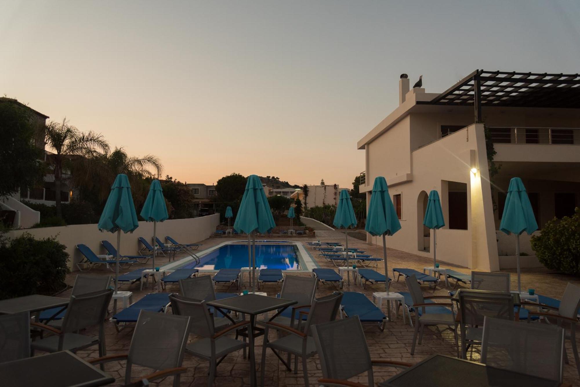 Amaryllis Front Beach Hotel Lartos Exterior photo