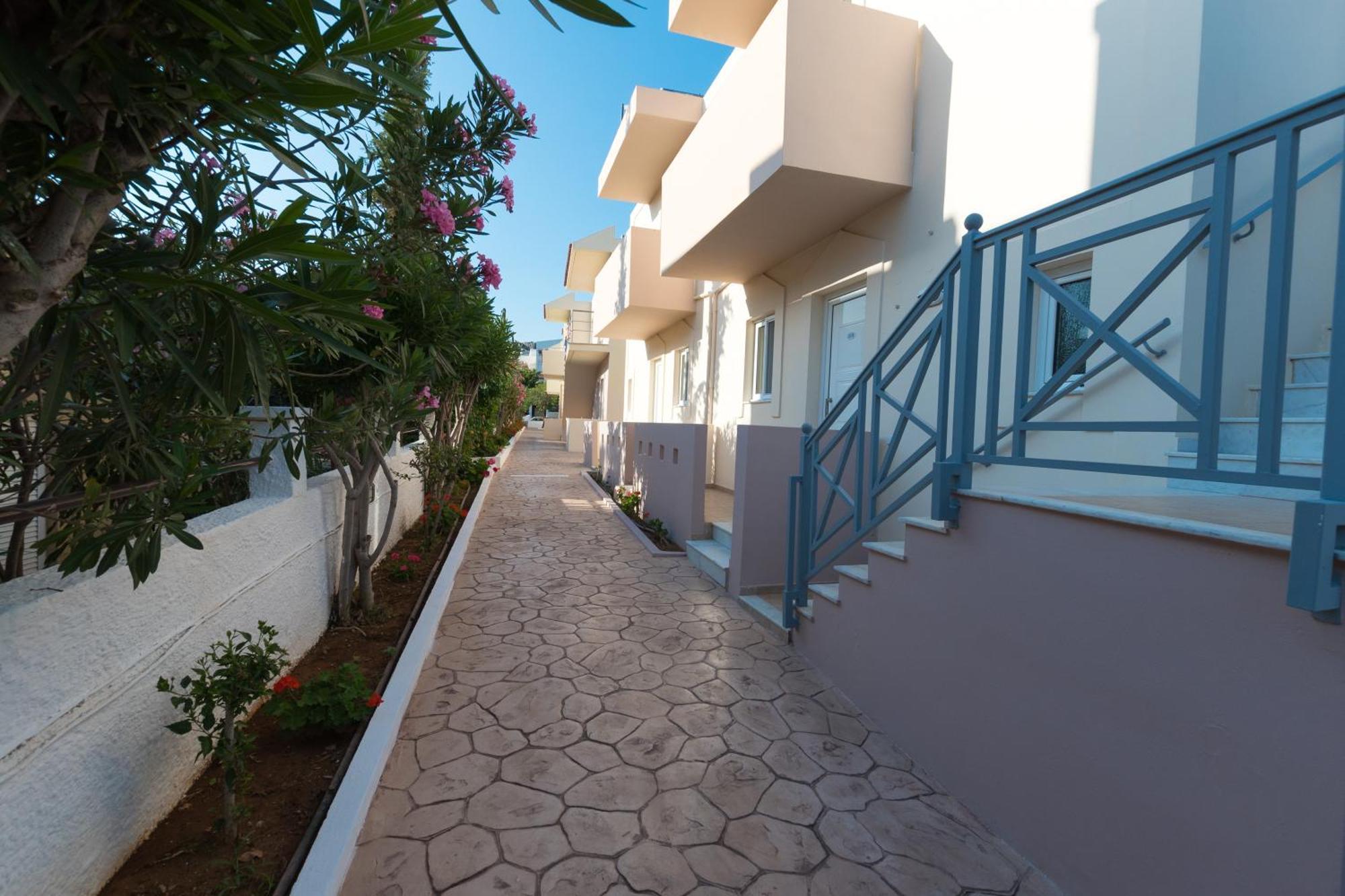 Amaryllis Front Beach Hotel Lartos Exterior photo