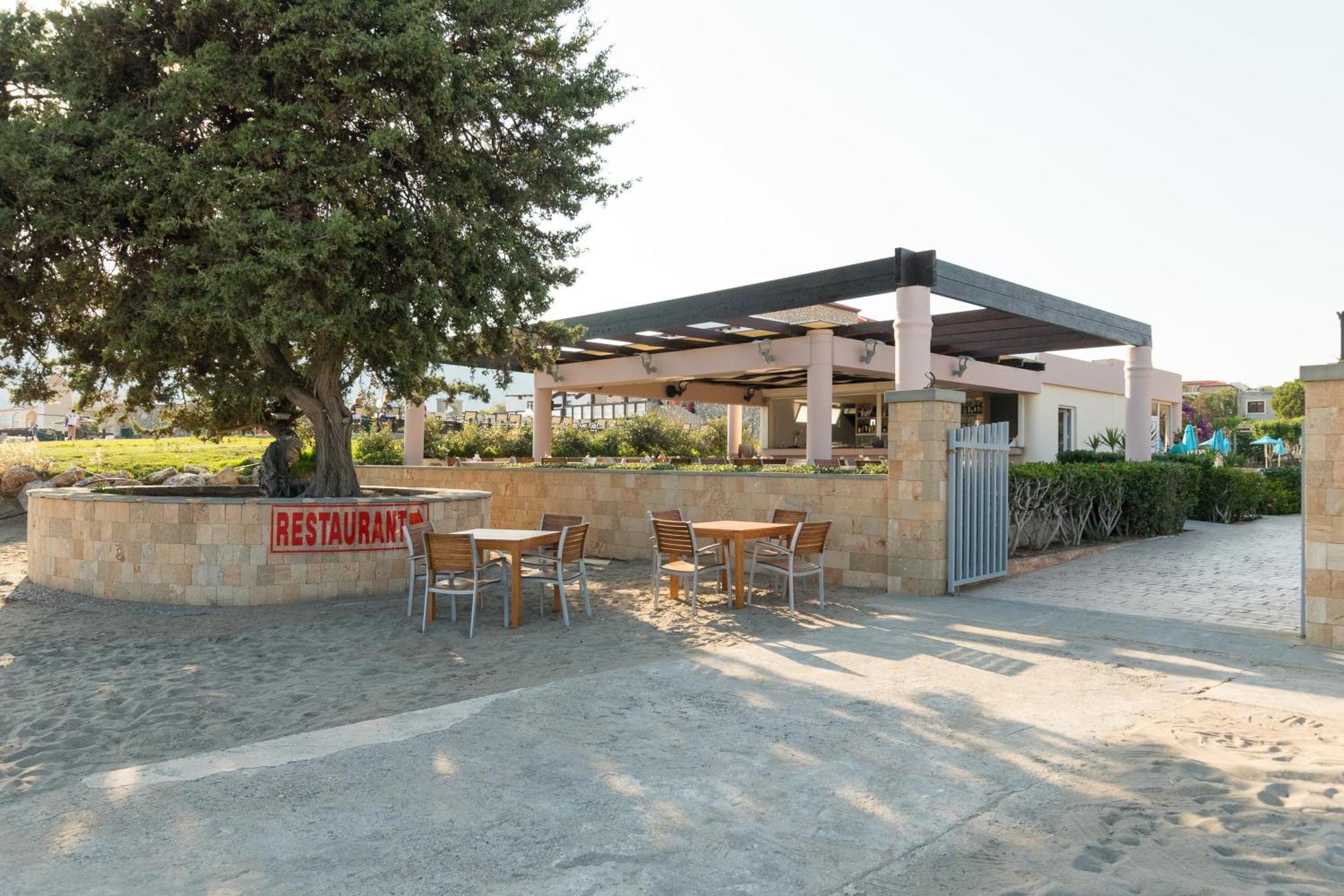 Amaryllis Front Beach Hotel Lartos Exterior photo