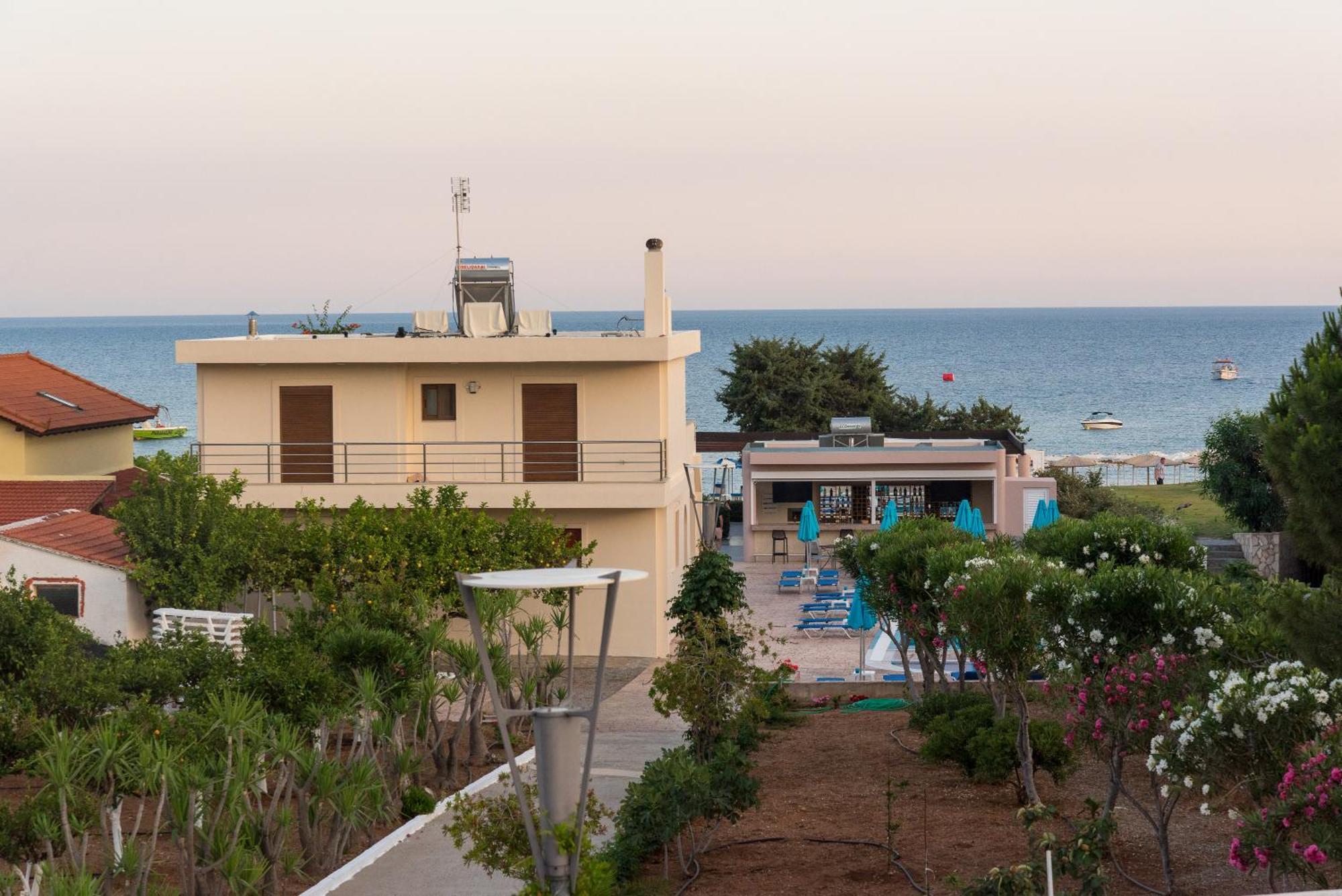 Amaryllis Front Beach Hotel Lartos Exterior photo