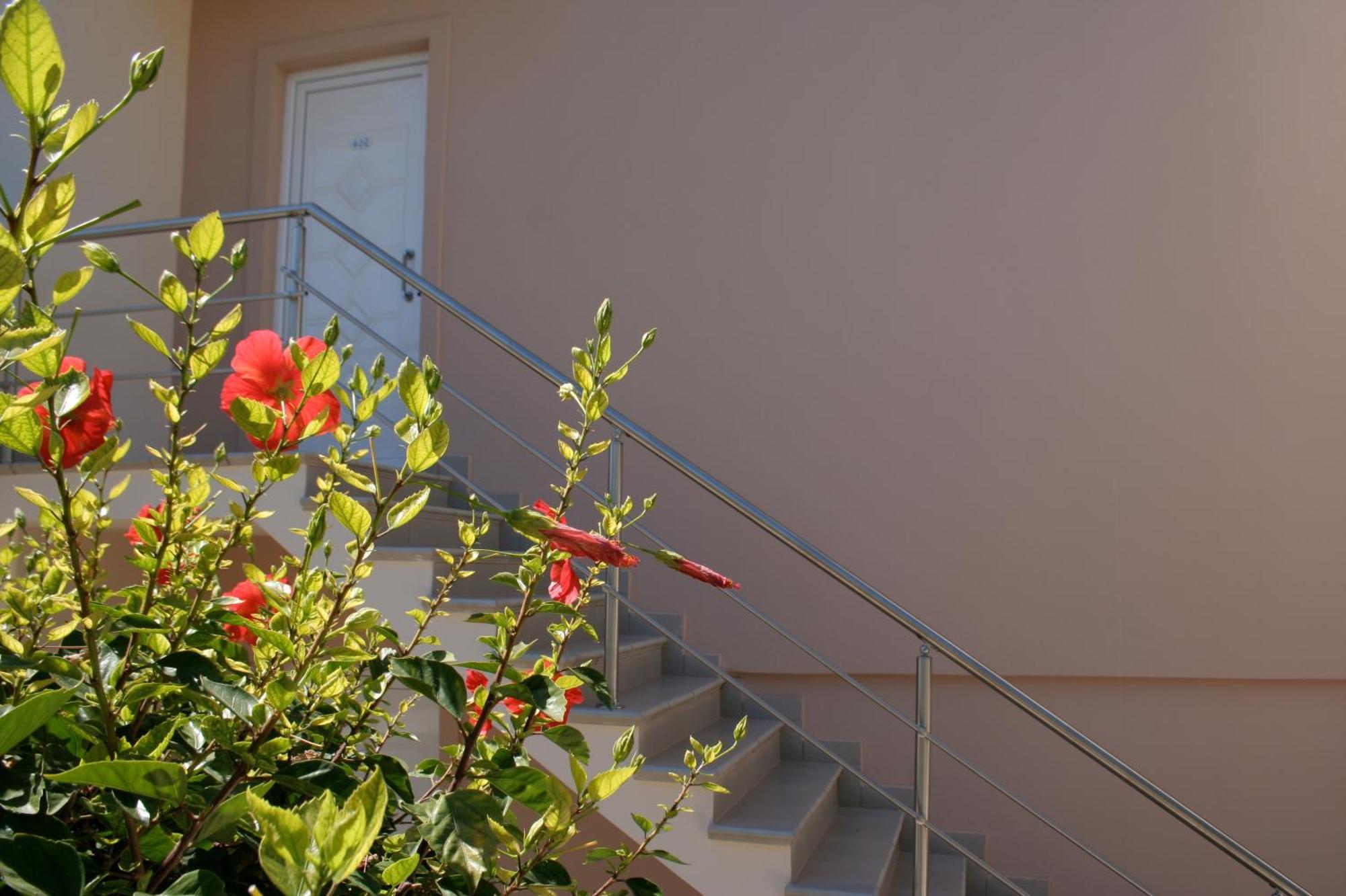 Amaryllis Front Beach Hotel Lartos Exterior photo
