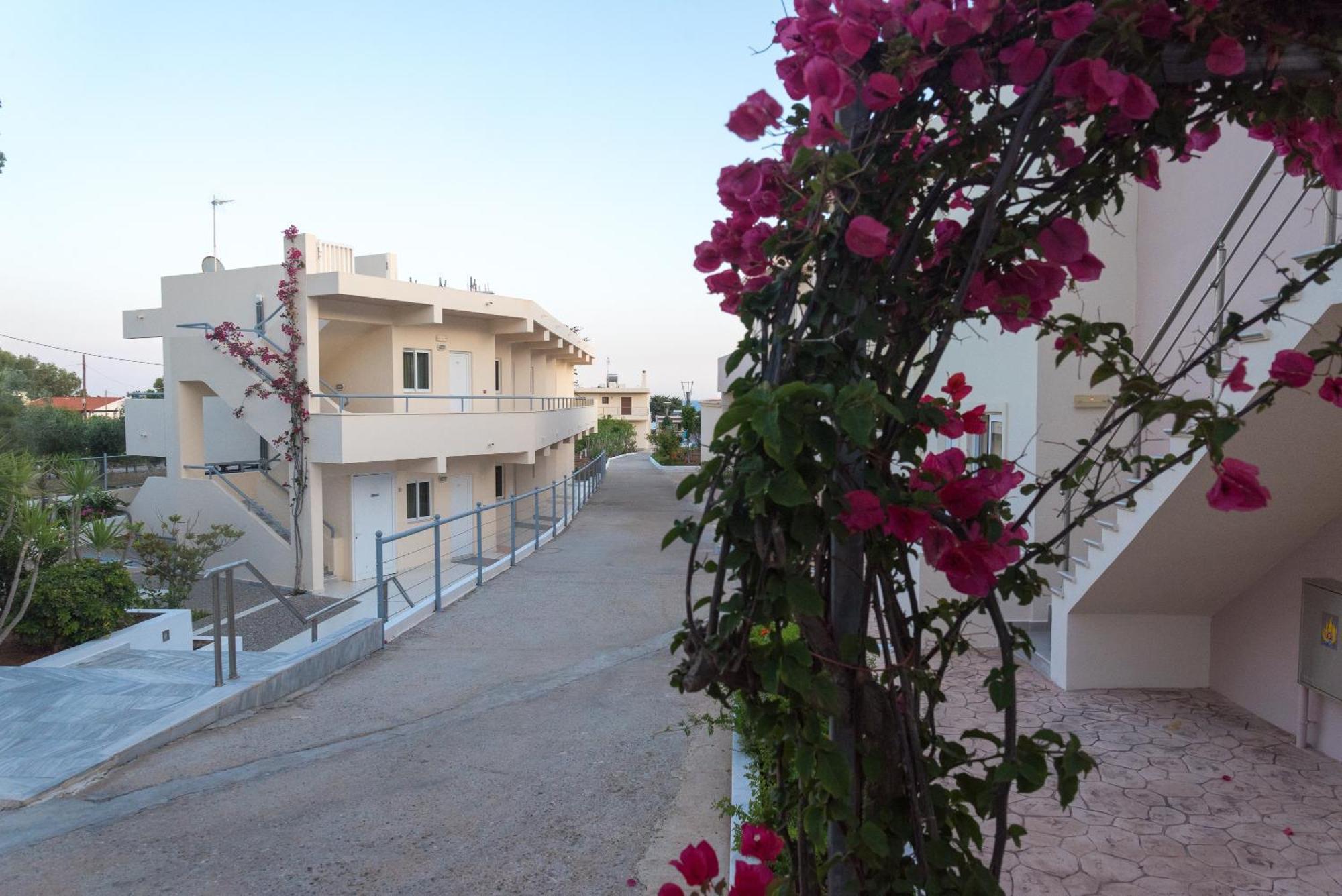 Amaryllis Front Beach Hotel Lartos Exterior photo