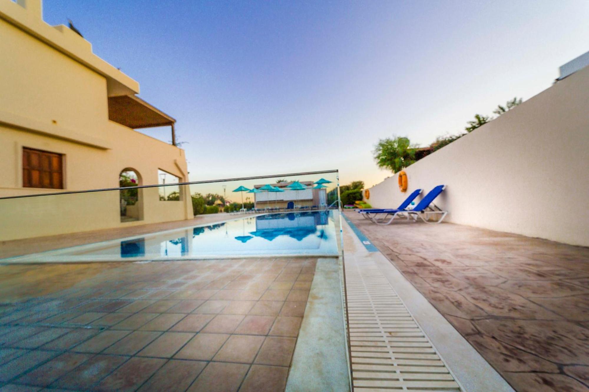 Amaryllis Front Beach Hotel Lartos Exterior photo