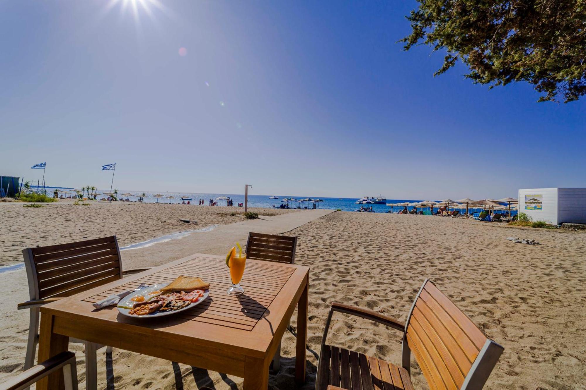 Amaryllis Front Beach Hotel Lartos Exterior photo