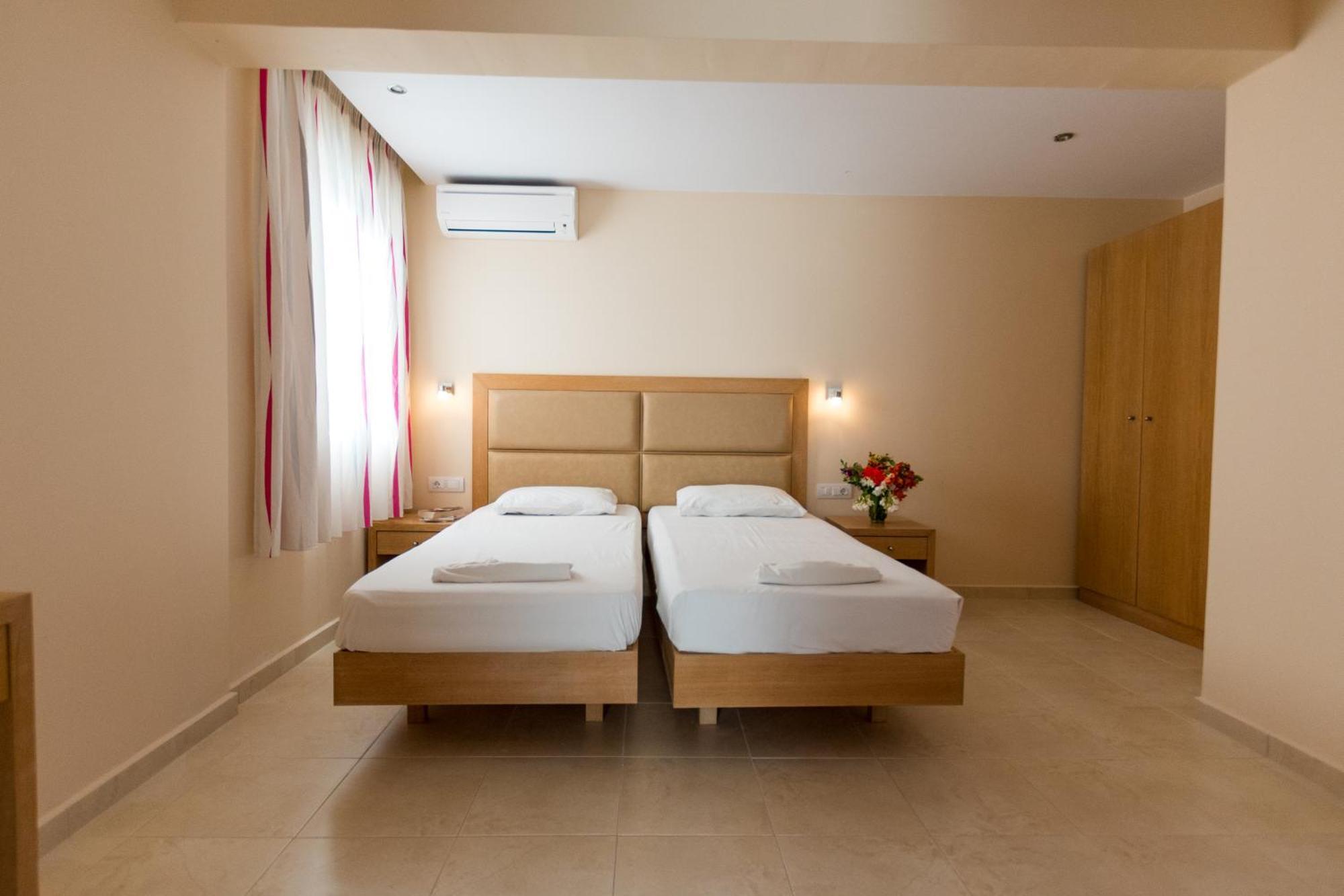 Amaryllis Front Beach Hotel Lartos Exterior photo