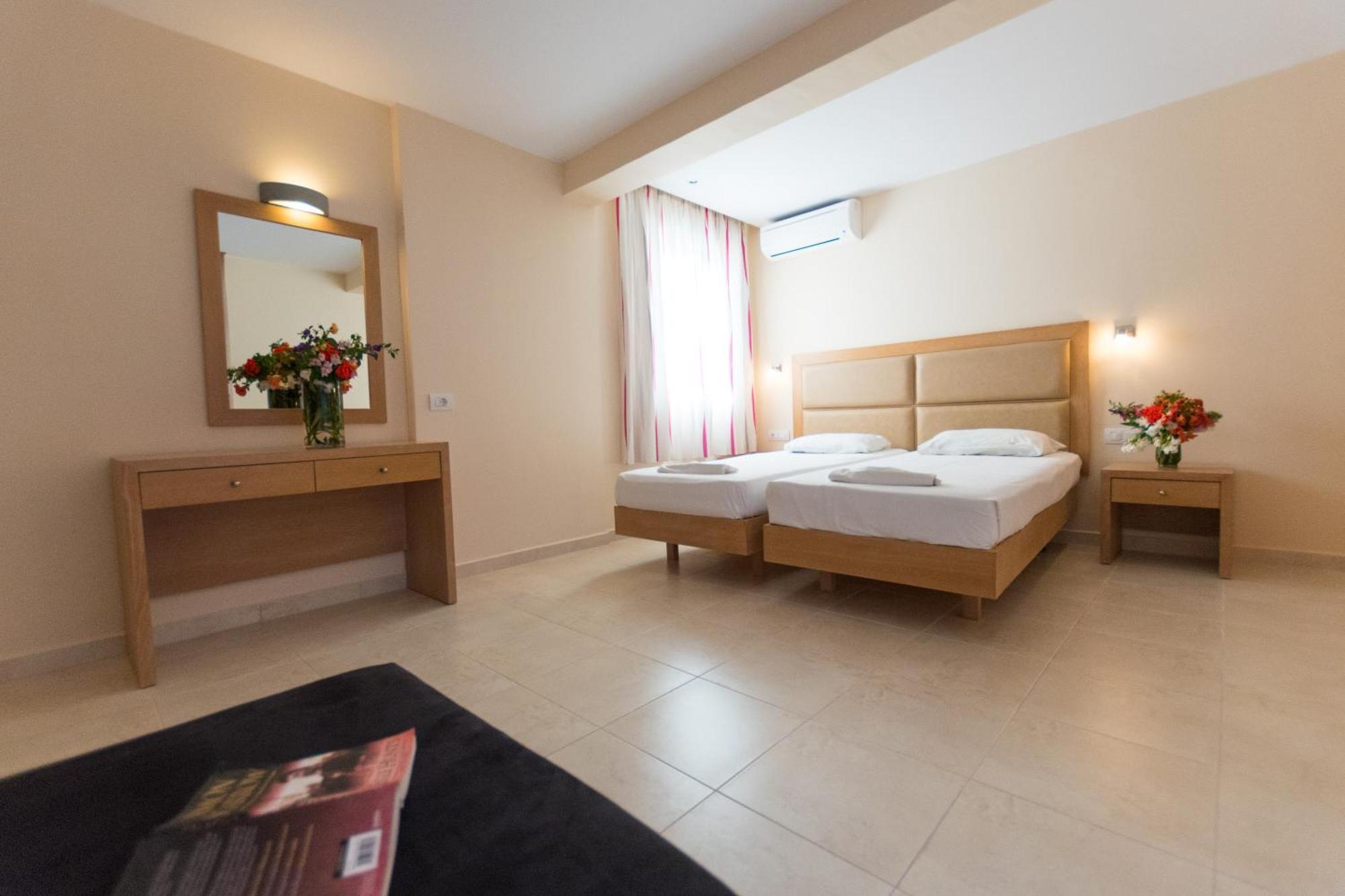 Amaryllis Front Beach Hotel Lartos Exterior photo